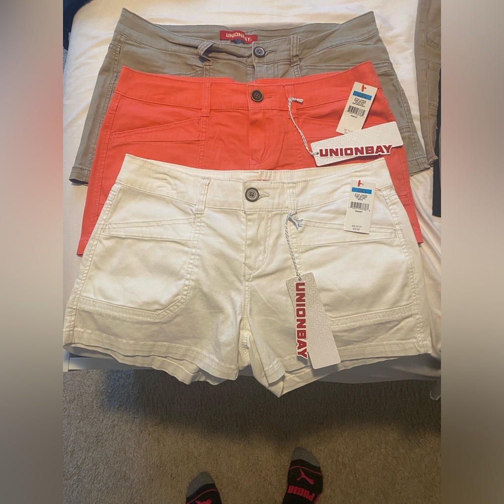 UNIONBAY White and Red Cargo Shorts Casual Style